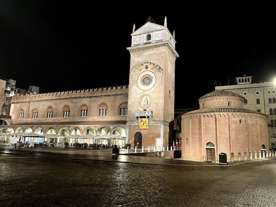 Wonderful Central Apartment! Mantova Exterior photo
