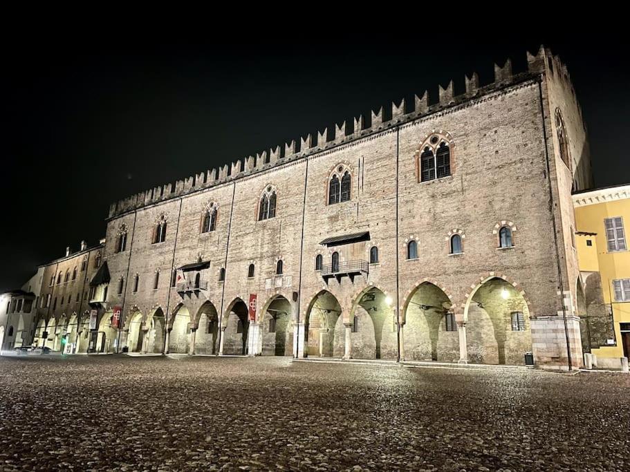 Wonderful Central Apartment! Mantova Exterior photo